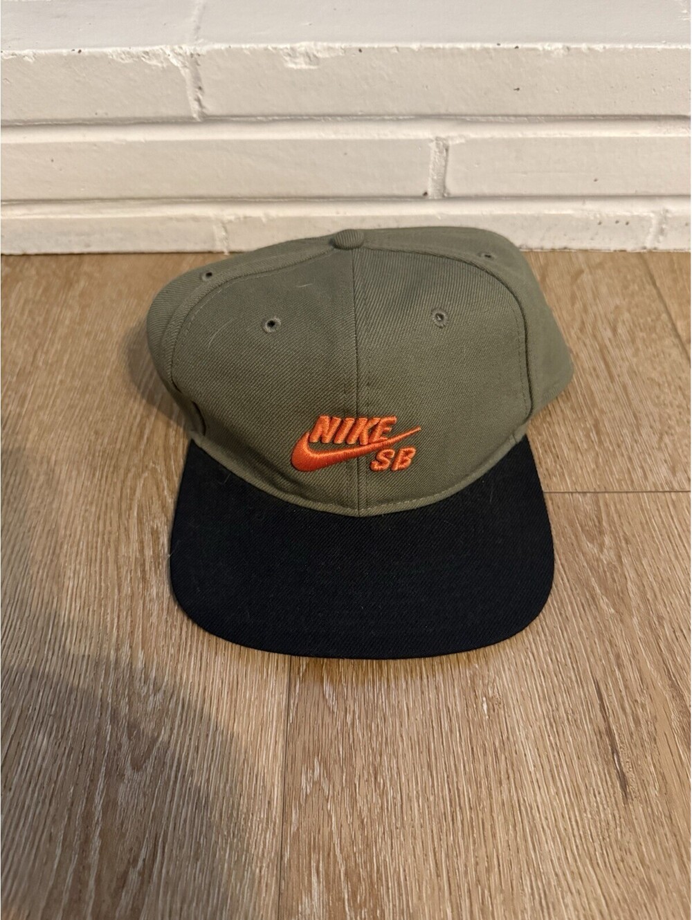 Nike SB Mens Green Snapback Hat Cap Skater Athletic Adjustable
